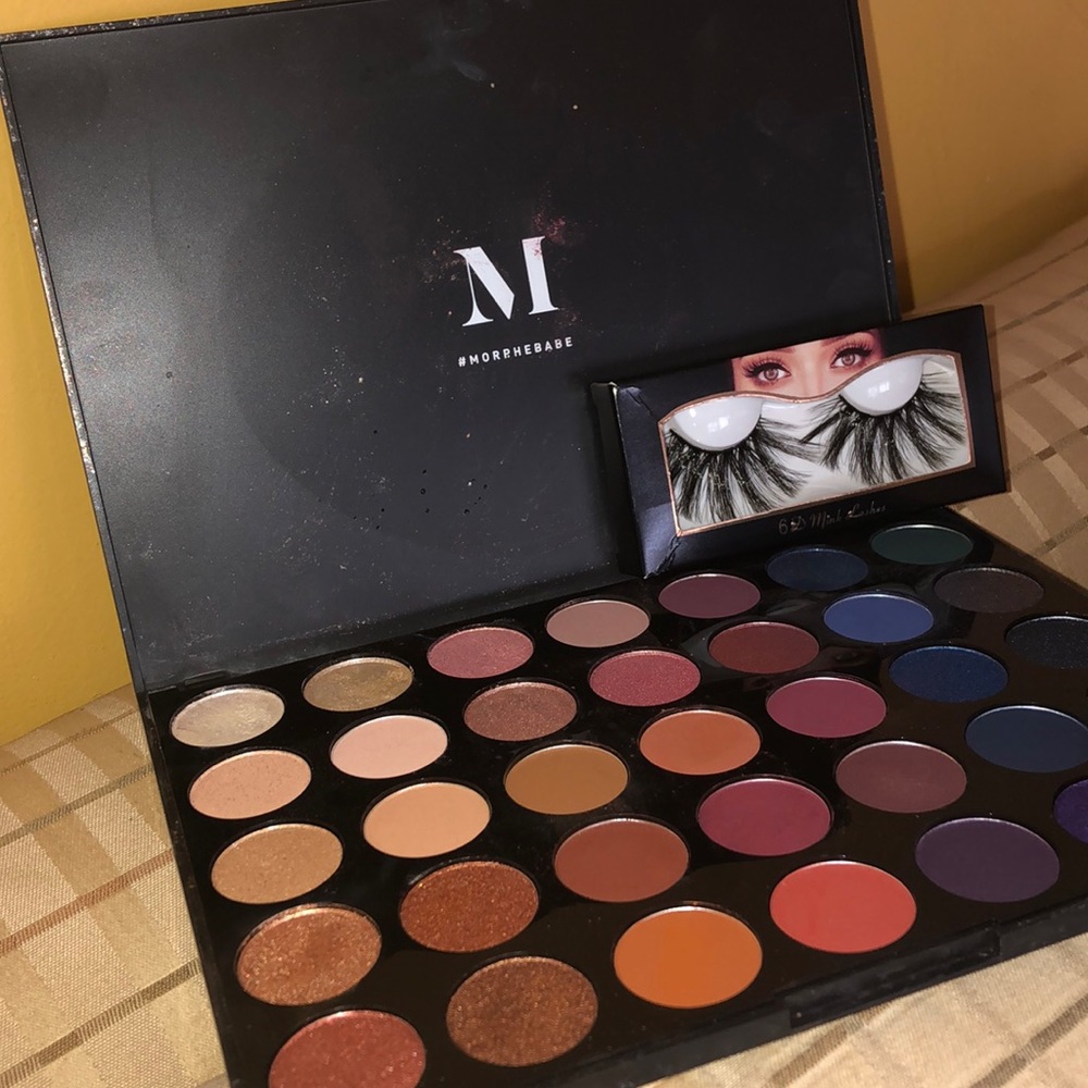 Morphe Palette with lashes